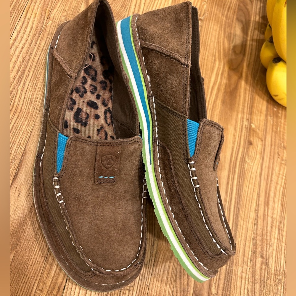 ariat cruisers never worn size 9B